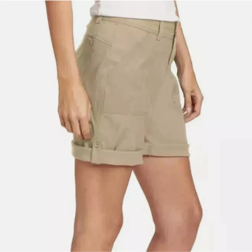 NWT Women’s Eddie Bauer Khaki Shorts Rolled Hem Bermuda Size 12 UPF 50 Pockets